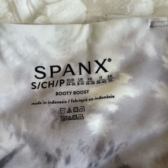 Spanx Booty Boost Biker Shorts - Never Worn - Picture 2 of 3